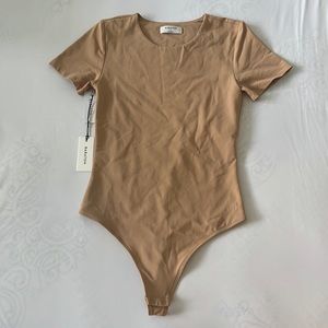 Aritzia Babaton Contour Crew Bodysuit - Classic Tan